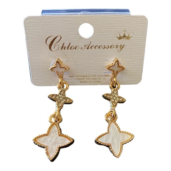 🎄CHRISTMAS GIFTS🎄 NWT-GOLDTONE & WHITE CLOVER BRACELET & GOLDTONE WHITE EARRINGS - Picture 3 of 4